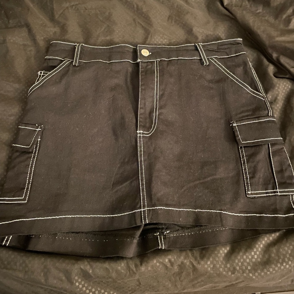 XL black cargo mini skirt